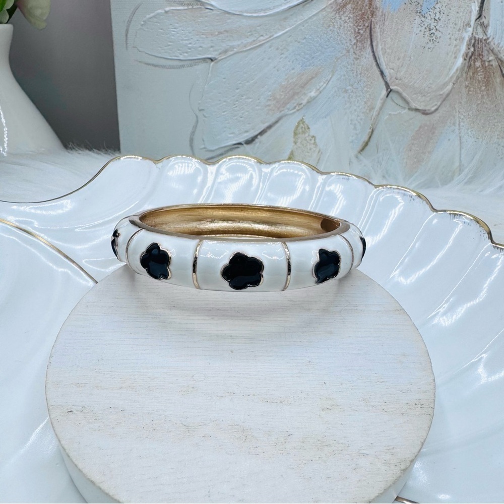 The Clarissa Enamel Cloisonne Bracelet Bangle Thick Style in Cruella Color